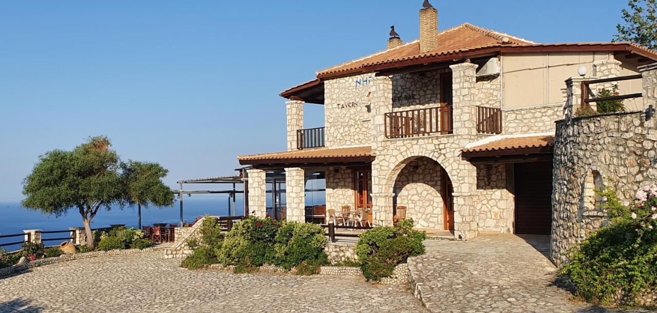 Nireas : Stone Villa Orthoniaí Exterior foto